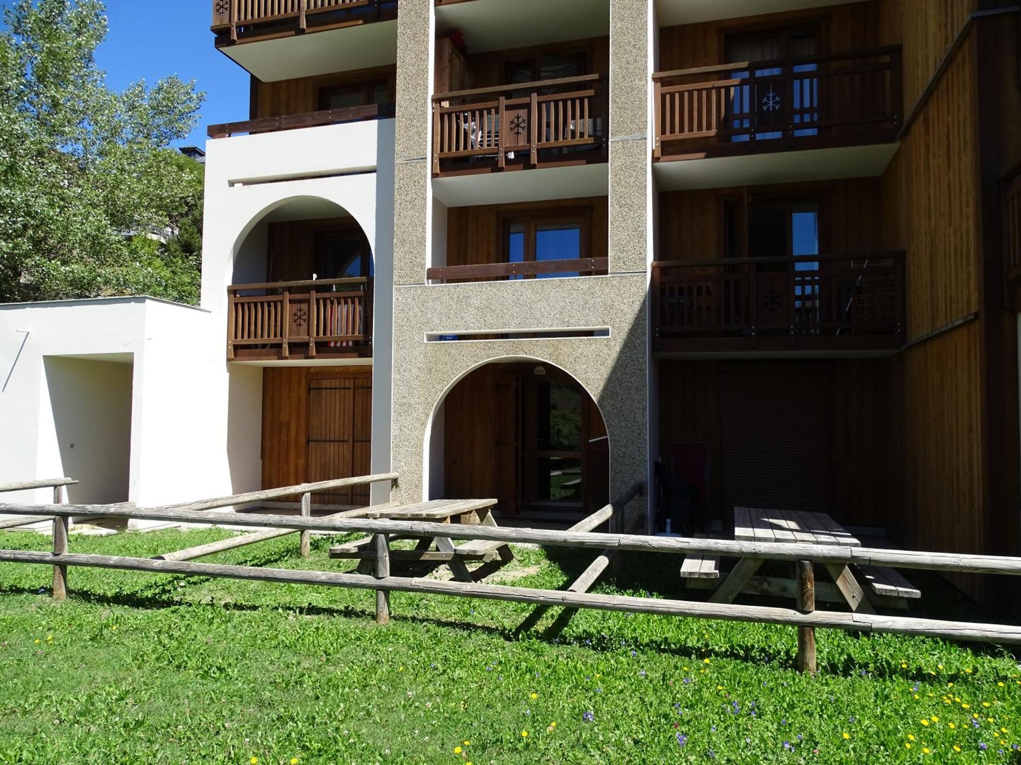 Studio Avec Jardin Et Garage, Proche Super Venosc Λε Ντεζ Αλπ Εξωτερικό φωτογραφία